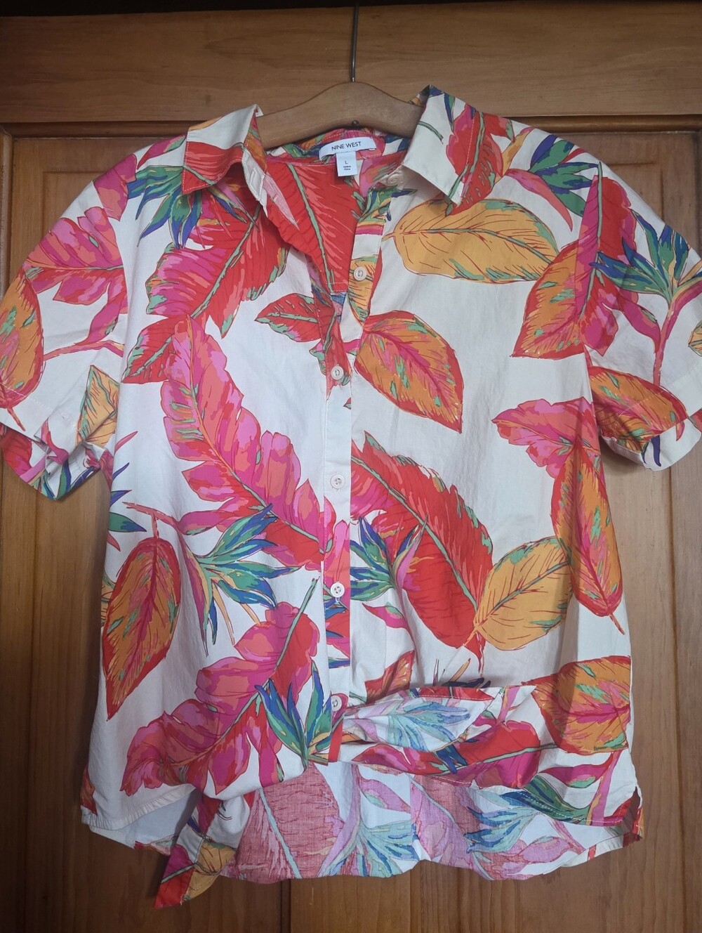 Nine West White Button-Down Shirt with Pink, Red and Orange Leaf Motif